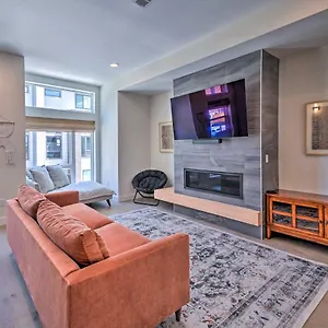 https://denver-townhome-with-rooftop-deck-walk-to-lake.seedenverhotels.com