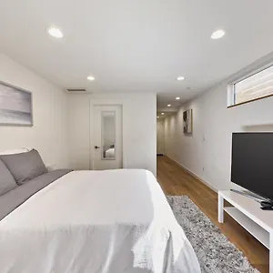 https://modern-apartment-near-light-rail.seattlehotelsites.com